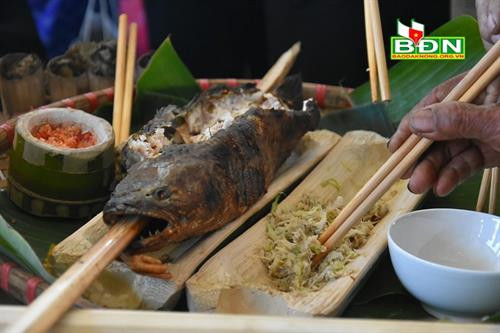 Cá nướng thơm ngon hơn khi ăn kèm muối củ kiệu Cá nướng thơm ngon hơn khi ăn kèm muối củ kiệu