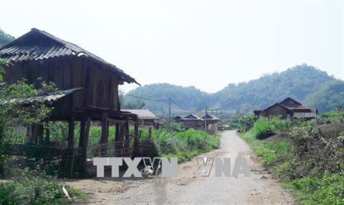 Một góc ở điểm tái định cư bản Quỳnh Sơn, xã Yên Sơn (Yên Châu, Sơn La). Ảnh: Nguyễn Cường - TTXVN Một góc ở điểm tái định cư bản Quỳnh Sơn, xã Yên Sơn (Yên Châu, Sơn La). Ảnh: Nguyễn Cường - TTXVN