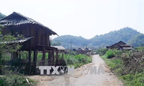 Một góc ở điểm tái định cư bản Quỳnh Sơn, xã Yên Sơn (Yên Châu, Sơn La). Ảnh: Nguyễn Cường - TTXVN Một góc ở điểm tái định cư bản Quỳnh Sơn, xã Yên Sơn (Yên Châu, Sơn La). Ảnh: Nguyễn Cường - TTXVN