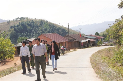 Đến nay, hầu hết các thôn, làng trong huyện đã có đường ô tô
