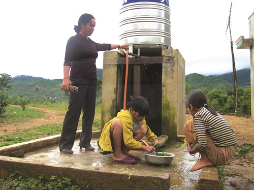 Đồng bào ở xã Đăk Choong được sử dụng nước sinh hoạt hợp vệ sinh