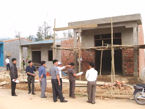 Nhiều hộ ở xã Đăk Man có nhà mới theo Chương trình 167 (chương trình hỗ trợ hộ nghèo về nhà ở)