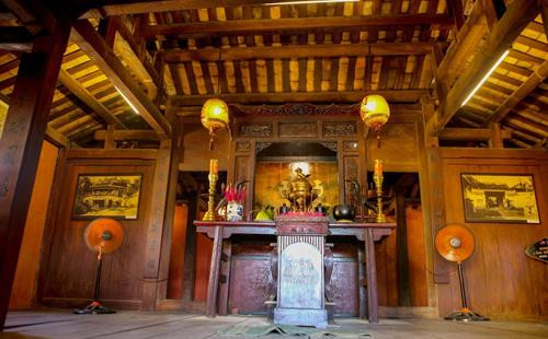 Không gian kiến trúc bên trong chùa Cầu. Không gian kiến trúc bên trong chùa Cầu.