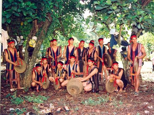 Cồng chiêng trong lễ hội của người Xơ Đăng