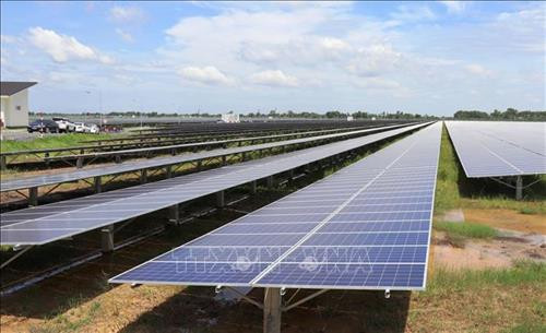 Hệ thống tấm pin năng lượng mặt trời của nhà máy điện TTC số 1. Ảnh: Lê Đức Hoảnh - TTXVN