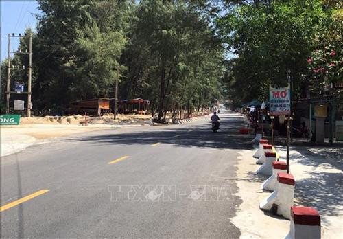 Đập Hòa Duân ở thị trấn Thuận An, huyện Phú Vang nay đã được hàn khẩu trở thành tuyến Quốc lộ 49B. Ảnh: Đỗ Trưởng-TTXVN Đập Hòa Duân ở thị trấn Thuận An, huyện Phú Vang nay đã được hàn khẩu trở thành tuyến Quốc lộ 49B. Ảnh: Đỗ Trưởng-TTXVN