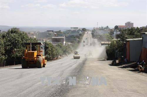 Bộ mặt nông thôn, đường giao thông tại huyện Đức Cơ ngày một khởi sắc. Ảnh: Hoài Nam - TTXVN Bộ mặt nông thôn, đường giao thông tại huyện Đức Cơ ngày một khởi sắc. Ảnh: Hoài Nam - TTXVN