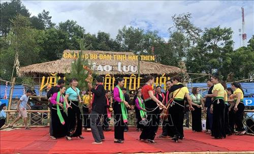 Lai Châu có 20 dân tộc anh em, đa dạng màu sắc văn hóa và truyền thống dân tộc phù hợp cho du lịch cộng đồng. Ảnh: Việt Hoàng - TTXVN Lai Châu có 20 dân tộc anh em, đa dạng màu sắc văn hóa và truyền thống dân tộc phù hợp cho du lịch cộng đồng. Ảnh: Việt Hoàng - TTXVN