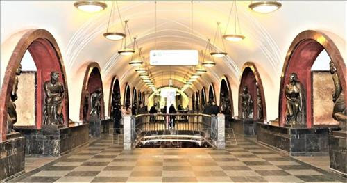 Sảnh lớn nhà ga Quảng trường Cách mạng. Ảnh: Duy Trinh-P/v TTXVN tại Liên bang Nga