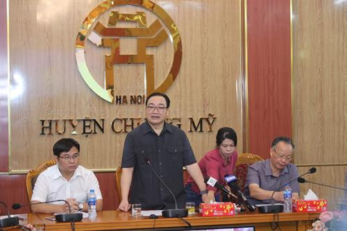 Bí thư Thành ủy Hà Nội Hoàng Trung Hải khẳng định, thành phố luôn sát cánh, đồng hành và hỗ trợ bà con để bà con sớm ổn định cuộc sống.