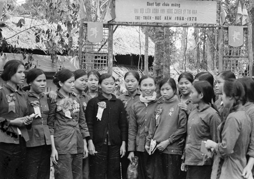 Các đại biểu nữ Trị Thiên - Huế tại Đại hội liên hoan Anh hùng chiến sỹ thi đua Trị Thiên - Huế (1968 - 1970). Ảnh: Thanh Phong - TTXVN Các đại biểu nữ Trị Thiên - Huế tại Đại hội liên hoan Anh hùng chiến sỹ thi đua Trị Thiên - Huế (1968 - 1970). Ảnh: Thanh Phong - TTXVN