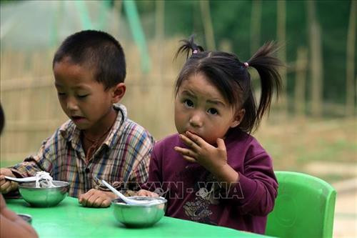 Bữa ăn của học sinh mẫu giáo điểm trường Púng Bửa. Ảnh: Phan Tuấn Anh – TTXVN Bữa ăn chiều của học sinh điểm trường Púng Bửa. Ảnh: Phan Tuấn Anh – TTXVN Bữa ăn của học sinh mẫu giáo điểm trường Púng Bửa. Ảnh: Phan Tuấn Anh – TTXVN Bữa ăn chiều của học sinh điểm trường Púng Bửa. Ảnh: Phan Tuấn Anh – TTXVN