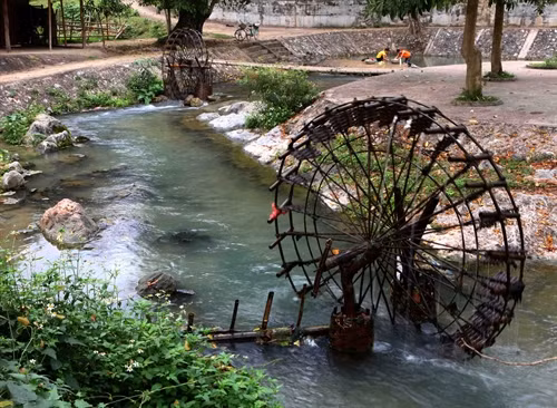 Những cọn nước mang nét văn hóa đặc trưng trong lao động sản xuất của đồng bào dân tộc Thái như tô điểm thêm vẻ đẹp hoang sơ, kỳ thú của khe nước Mọc.
