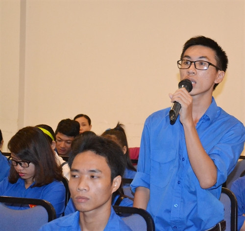 Sinh viên trường Đại học Đông Á, tham gia đóng góp ý kiến. Sinh viên trường Đại học Đông Á, tham gia đóng góp ý kiến.