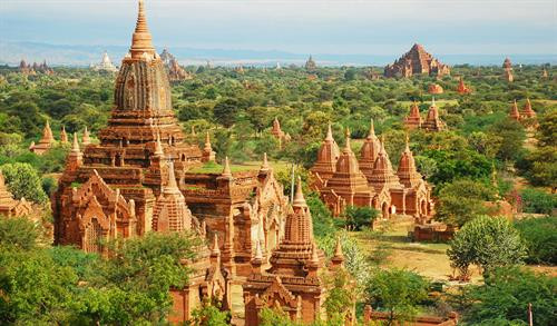 Bagan là thành phố cổ ở miền Trung Myanmar, nơi có hàng nghìn ngôi chùa Phật giáo và đền thờ. Một trong những cách tốt nhất để chiêm ngưỡng cảnh quan nơi đây là ngồi khinh khí cầu khi mặt trời mọc. Ảnh: Blacktomato. Bagan là thành phố cổ ở miền Trung Myanmar, nơi có hàng nghìn ngôi chùa Phật giáo và đền thờ. Một trong những cách tốt nhất để chiêm ngưỡng cảnh quan nơi đây là ngồi khinh khí cầu khi mặt trời mọc. Ảnh: Blacktomato.