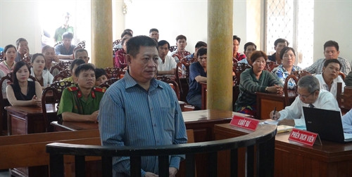 Bị cáo Lay Bun Thy tại phiên tòa sơ thẩm. Ảnh: Công Mạo/TTXVN Bị cáo Lay Bun Thy tại phiên tòa sơ thẩm. Ảnh: Công Mạo/TTXVN