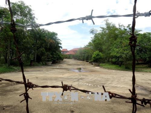 Khu du lịch 8.000 tỷ đồng bị bỏ hoang. Ảnh: Phước Ngọc-TTXVN Khu du lịch 8.000 tỷ đồng bị bỏ hoang. Ảnh: Phước Ngọc-TTXVN