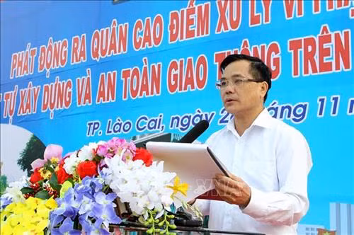 Chủ tịch UBND thành phố Lào Cai Lê Quang Minh phát biểu tại Lễ ra quân. Ảnh: Quốc Khánh – TTXVN