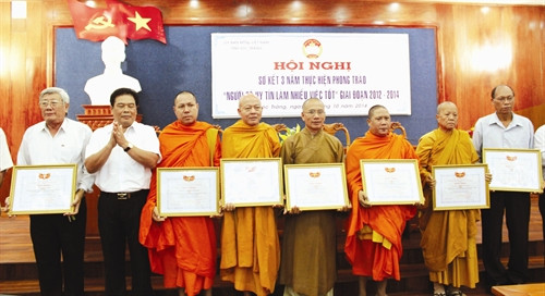 Cô Chu được nhận bằng khen của Ủy ban Mặt trận Tổ quốc tỉnh Sóc Trăng