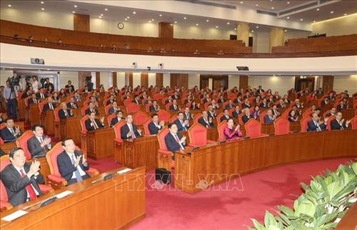 Các đồng chí lãnh đạo Đảng, Nhà nước và các đại biểu dự bế mạc Hội nghị. Ảnh: Trí Dũng – TTXVN Các đồng chí lãnh đạo Đảng, Nhà nước và các đại biểu dự bế mạc Hội nghị. Ảnh: Trí Dũng – TTXVN