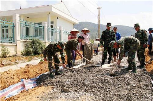 Cán bộ, chiến sỹ Biên phòng Lai Châu đã đóng góp hàng nghìn ngày công giúp các xã vùng biên làm đường giao thông nông thôn. Ảnh: Công Tuyên-TTXVN Cán bộ, chiến sỹ Biên phòng Lai Châu đã đóng góp hàng nghìn ngày công giúp các xã vùng biên làm đường giao thông nông thôn. Ảnh: Công Tuyên-TTXVN