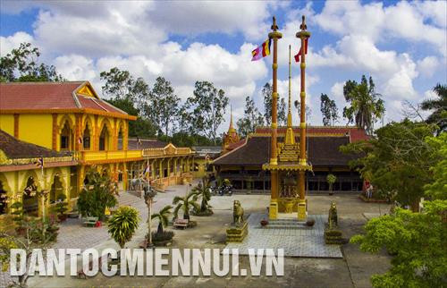 Khuôn viên các ngôi chùa Khmer vắng bóng người dân trong dịp Tết Chôl Chhnăm Thmây