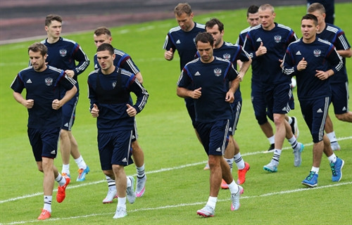 Chờ đợi "Gấu Nga" tỉnh giấc ảnh 1