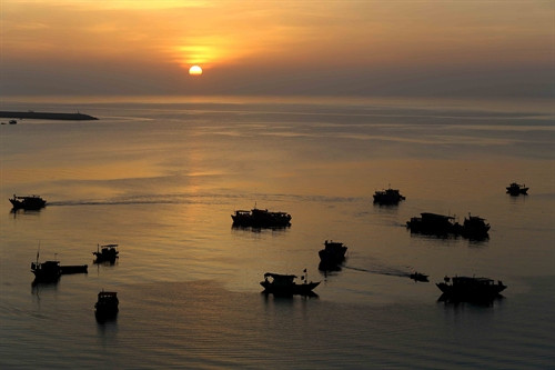 Hoàng hôn trên đảo Cô Tô. Hoàng hôn trên đảo Cô Tô.