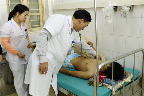 Bệnh viện đa khoa tỉnh Điện Biên tiếp nhận và làm chủ nhiều kỹ thuật cao như: phẫu thuật nội soi tán sỏi tiết niệu ngược dòng bằng laser; kỹ thuật chụp, phân tích kết quả cắt lớp vi tính trong cấp cứu ngoại khoa; điều trị bảo tồn chấn thương tạng đặc; phẫu thuật chấn thương - vết thương mạch máu ngoại vi và điều trị ung thư. Ảnh: Dương Ngọc - TTXVN Bệnh viện đa khoa tỉnh Điện Biên tiếp nhận và làm chủ nhiều kỹ thuật cao như: phẫu thuật nội soi tán sỏi tiết niệu ngược dòng bằng laser; kỹ thuật chụp, phân tích kết quả cắt lớp vi tính trong cấp cứu ngoại khoa; điều trị bảo tồn chấn thương tạng đặc; phẫu thuật chấn thương - vết thương mạch máu ngoại vi và điều trị ung thư. Ảnh: Dương Ngọc - TTXVN