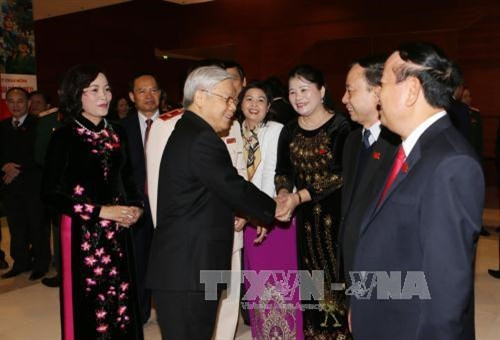 Đại hội Đảng đề xuất nhiều giải pháp xây dựng bảo vệ đất nước ảnh 1