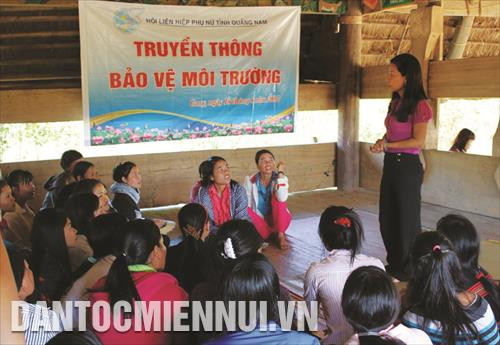 Hội Liên hiệp phụ nữ huyện Tây Giang tổ chức tuyên truyền bảo vệ môi trường tới chị em phụ nữ là người dân tộc thiểu số sinh sống trên địa bàn Hội Liên hiệp phụ nữ huyện Tây Giang tổ chức tuyên truyền bảo vệ môi trường tới chị em phụ nữ là người dân tộc thiểu số sinh sống trên địa bàn