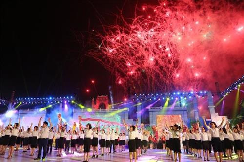 Tiết mục trình diễn đường phố chào mừng khai mạc Lễ hội Đền Hùng 2019. Ảnh: Thành Đạt - TTXVN Trình diễn bắn pháo hoa chào mừng khai mạc Lễ hội Đền Hùng 2019. Ảnh: Thành Đạt - TTXVN Tiết mục trình diễn đường phố chào mừng khai mạc Lễ hội Đền Hùng 2019. Ảnh: Thành Đạt - TTXVN Trình diễn bắn pháo hoa chào mừng khai mạc Lễ hội Đền Hùng 2019. Ảnh: Thành Đạt - TTXVN