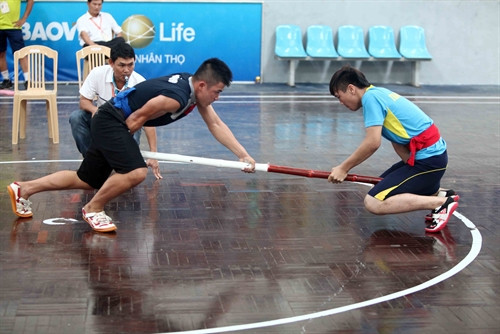 Thi đẩy gậy (sáng 5/8/2016). Ảnh: Thanh Tùng-TTXVN