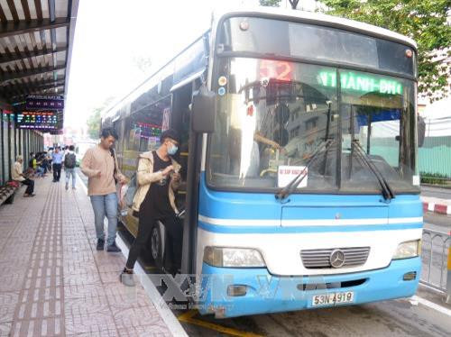 Điểm đón trả khách tại Trạm điều hành xe buýt Bến Thành mới. Ảnh: Hoàng Hải-TTXVN Điểm đón trả khách tại Trạm điều hành xe buýt Bến Thành mới. Ảnh: Hoàng Hải-TTXVN