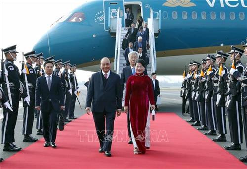 Thủ tướng Nguyễn Xuân Phúc bắt đầu chương trình tham dự Hội nghị cấp cao kỷ niệm 30 năm Quan hệ đối thoại ASEAN-Hàn Quốc. Ảnh: Thống Nhất – TTXVN Thủ tướng Nguyễn Xuân Phúc bắt đầu chương trình tham dự Hội nghị cấp cao kỷ niệm 30 năm Quan hệ đối thoại ASEAN-Hàn Quốc. Ảnh: Thống Nhất – TTXVN