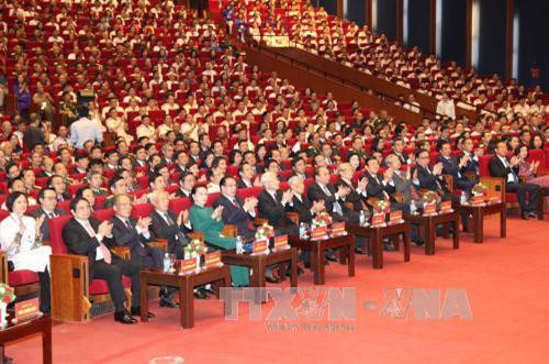 Các đồng chí lãnh đạo và nguyên lãnh đạo Đảng, Nhà nước cùng các đại biểu tại Lễ kỷ niệm. Ảnh: Trí Dũng- TTXVN Các đồng chí lãnh đạo và nguyên lãnh đạo Đảng, Nhà nước cùng các đại biểu tại Lễ kỷ niệm. Ảnh: Trí Dũng- TTXVN