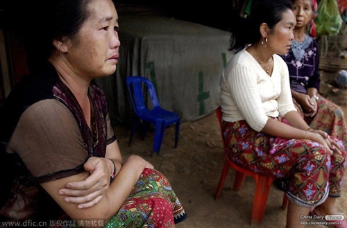 Ở Thái Lan, đàn ông thường có nhiều vợ, dù nước này chỉ cho phép chế độ một vợ một chồng. Tất cả những đứa con trai được sinh ra, dù là con của người vợ hợp pháp hay không, đều được đặt theo họ bố và có quyền thừa kế tài sản. Ở Thái Lan, đàn ông thường có nhiều vợ, dù nước này chỉ cho phép chế độ một vợ một chồng. Tất cả những đứa con trai được sinh ra, dù là con của người vợ hợp pháp hay không, đều được đặt theo họ bố và có quyền thừa kế tài sản.