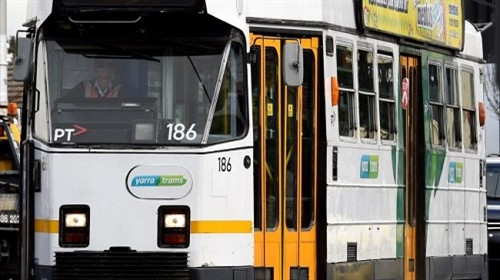 Tàu điện ở Australia có thông báo bằng tiếng Việt ảnh 1