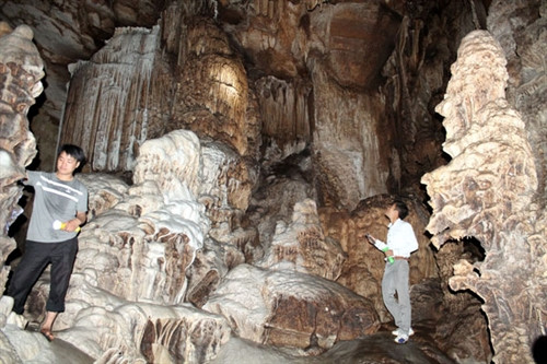 Khó có thể dùng từ ngữ để miêu tả sự kỳ vĩ của hệ thống thạch nhũ trong các hang động này