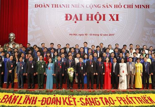 Đồng chí Lê Quốc Phong, Bí thư thứ nhất Ban Chấp hành Trung ương Đoàn TNCS Hồ Chí Minh khóa XI thay mặt Ban Chấp hành Trung ương đoàn Thanh niên Cộng sản Hồ Chí Minh nhiệm kỳ 2017-2022 phát biểu cám ơn Đại hội. Ảnh: TTXVN Đồng chí Lê Quốc Phong, Bí thư thứ nhất Ban Chấp hành Trung ương Đoàn TNCS Hồ Chí Minh khóa XI thay mặt Ban Chấp hành Trung ương đoàn Thanh niên Cộng sản Hồ Chí Minh nhiệm kỳ 2017-2022 phát biểu cám ơn Đại hội. Ảnh: TTXVN
