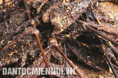 Đến Mai Châu, du khách có cơ hội thưởng thức đặc sản thịt trâu.