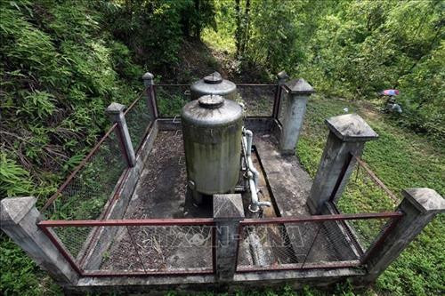 Thiết bị lọc nước tại một công trình cung cấp nước sạch tại xã Thanh Chăn. Ảnh: Phan Tuấn Anh - TTXVN Thiết bị lọc nước tại một công trình cung cấp nước sạch tại xã Thanh Chăn. Ảnh: Phan Tuấn Anh - TTXVN