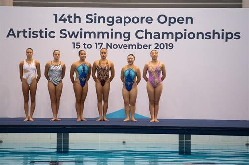 Phần thi giành huy chương đồng nhóm trẻ 15-18 Giải bơi nghệ thuật Singapore mở rộng lần thứ 14 của VĐV Lưu Nguyễn Kiều Anh. Ảnh: Fanpage Singapore Swimming Association.