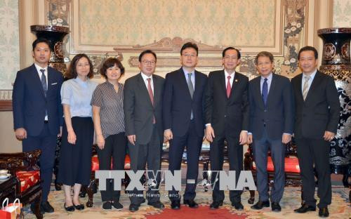 Các đại biểu chụp ảnh lưu niệm tại buổi tiếp. Ảnh: Xuân Khu