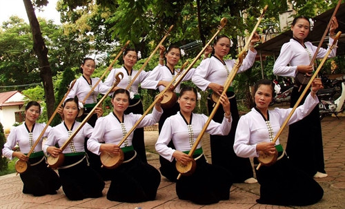 Sơn La hiện có hơn 3.250 đội văn nghệ quần chúng của các bản làng và các, đơn vị, tSrường học, lực lượng vũ trang, hoạt động thường xuyên.