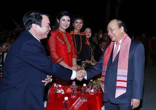 Thủ tướng Nguyễn Xuân Phúc và các đại biểu. Ảnh: Thống Nhất- TTXVN Thủ tướng Nguyễn Xuân Phúc và các đại biểu. Ảnh: Thống Nhất- TTXVN