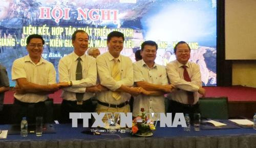 Đại diện lãnh đạo Sở Du lịch Quảng Bình và Sở Văn hóa, Thể thao và Du lịch các tỉnh đồng bằng sông Cửu Long đã ký kết Biên bản hợp tác phát triển du lịch giữa các tỉnh, thành phố. Ảnh: Võ Dung-TTXVN Đại diện lãnh đạo Sở Du lịch Quảng Bình và Sở Văn hóa, Thể thao và Du lịch các tỉnh đồng bằng sông Cửu Long đã ký kết Biên bản hợp tác phát triển du lịch giữa các tỉnh, thành phố. Ảnh: Võ Dung-TTXVN