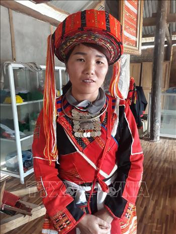 Sản phẩm dệt thổ cẩm của người dân tộc Pà Thẻn ở xã Tân Bắc (Quang Bình, Hà Giang). Ảnh: Nguyễn Chiến - TTXVN Sản phẩm dệt thổ cẩm của người dân tộc Pà Thẻn ở xã Tân Bắc (Quang Bình, Hà Giang). Ảnh: Nguyễn Chiến - TTXVN