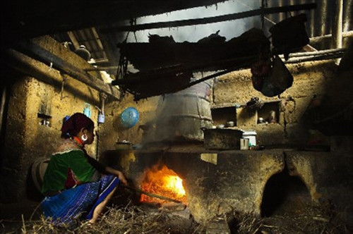 Lò nấu rượu của người Mông. Ảnh:dantri.com