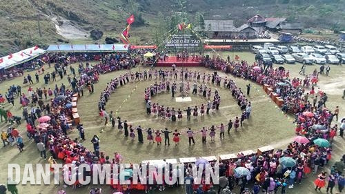 Quang cảnh lễ hội Gầu Tào. Ảnh: Trọng Đạt Quang cảnh lễ hội Gầu Tào. Ảnh: Trọng Đạt